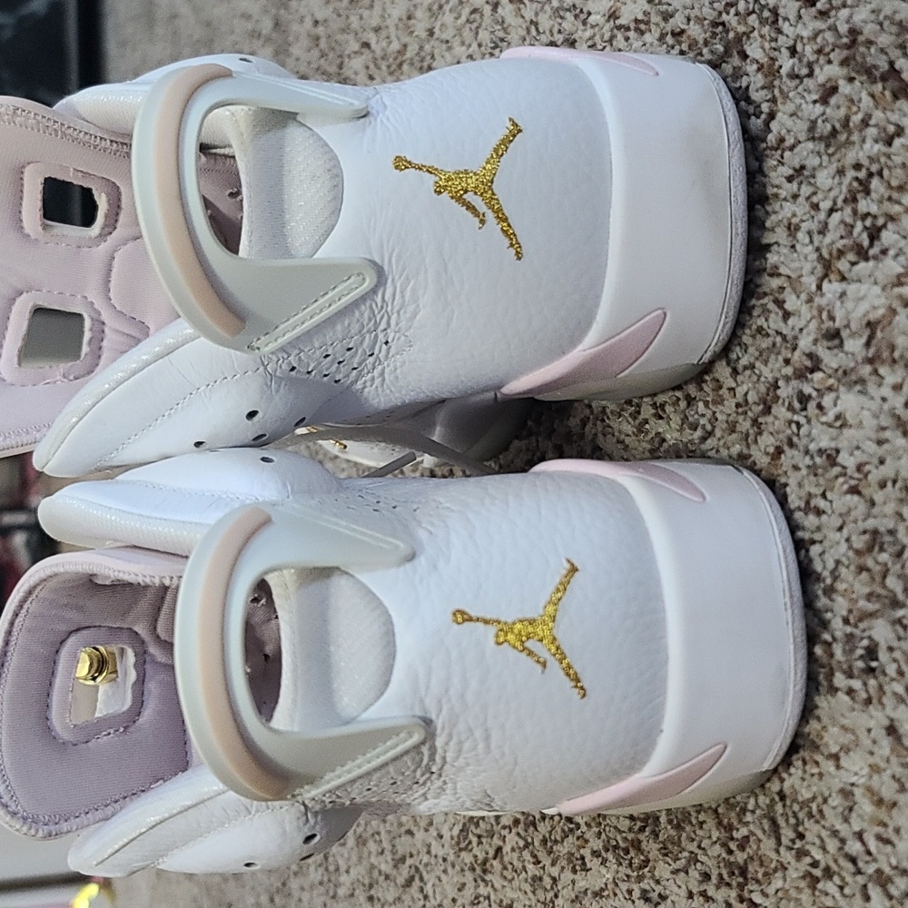 SHOES - Picture 4 of 7